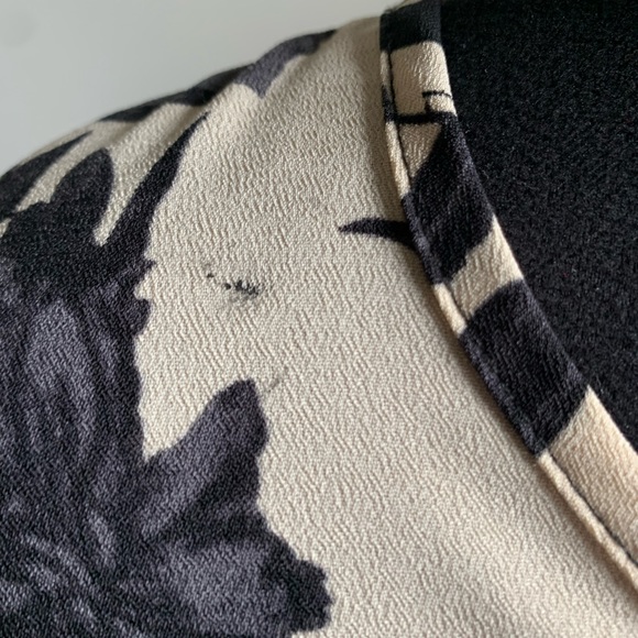 Kaileigh cream and black floral trapeze style blouse - Picture 4 of 8